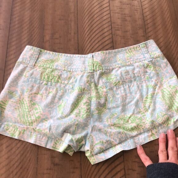Lilly Pulitzer Walsh Shorts Hidden crab 🦀 and Shells 🐚 in Soft Blue & Green. - Picture 8 of 17